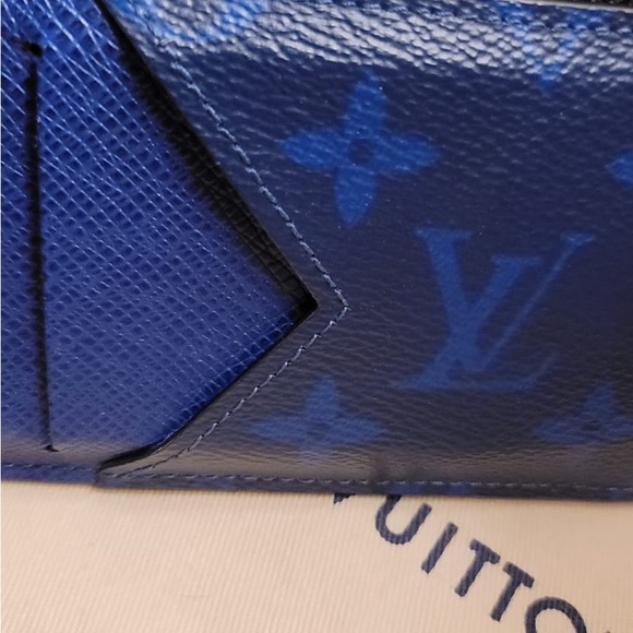 Louis Vuitton Blue Coin Card Holder - Picture 3 of 15